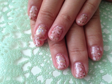 Pink leopard nail
